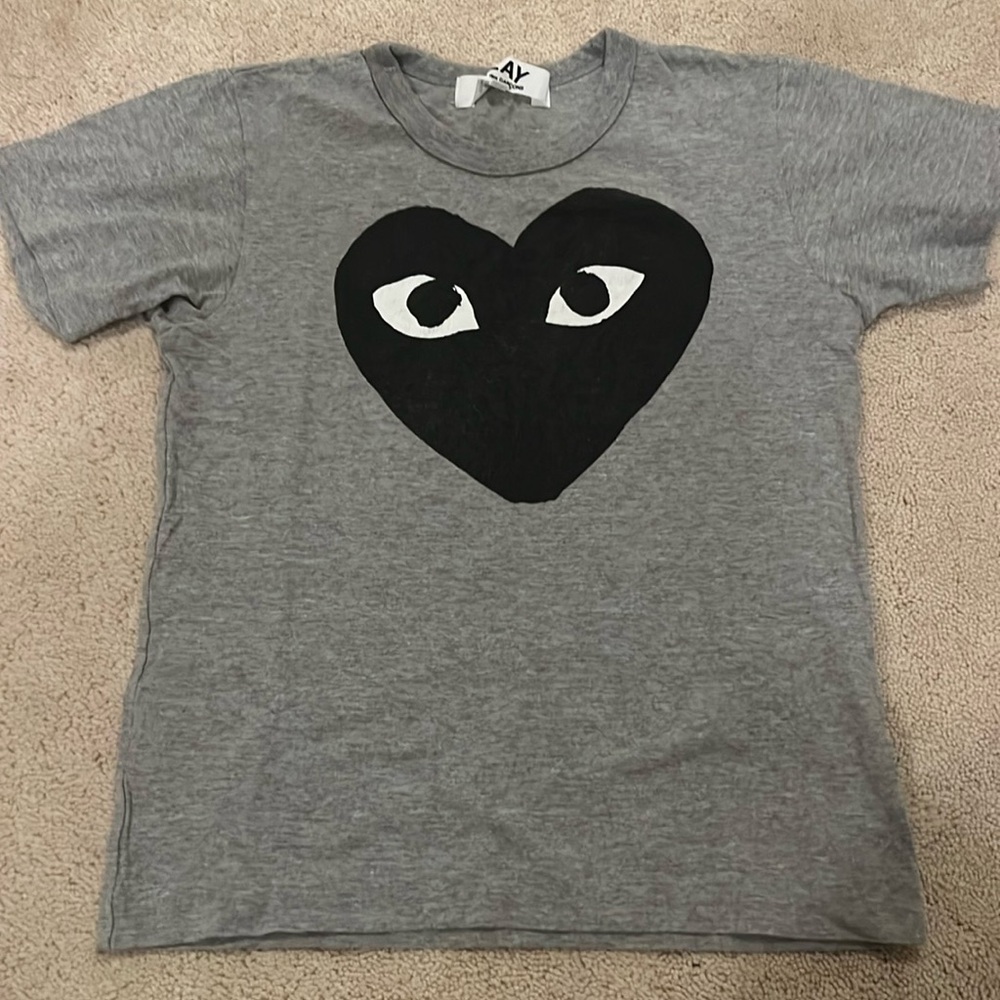 Comme des Garcon CDG Play grey tshirt - size xs